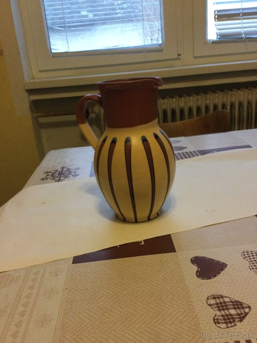 Keramický džbán