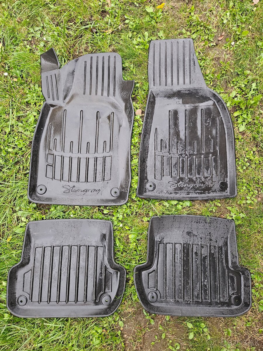 Predám na Audi A4 4ks gumené rohože