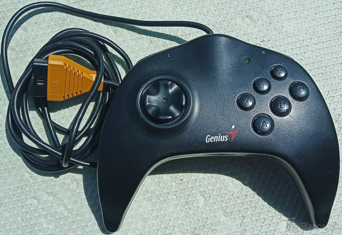 Retro gamepad Genius Maxfire digital G-08 pre game port