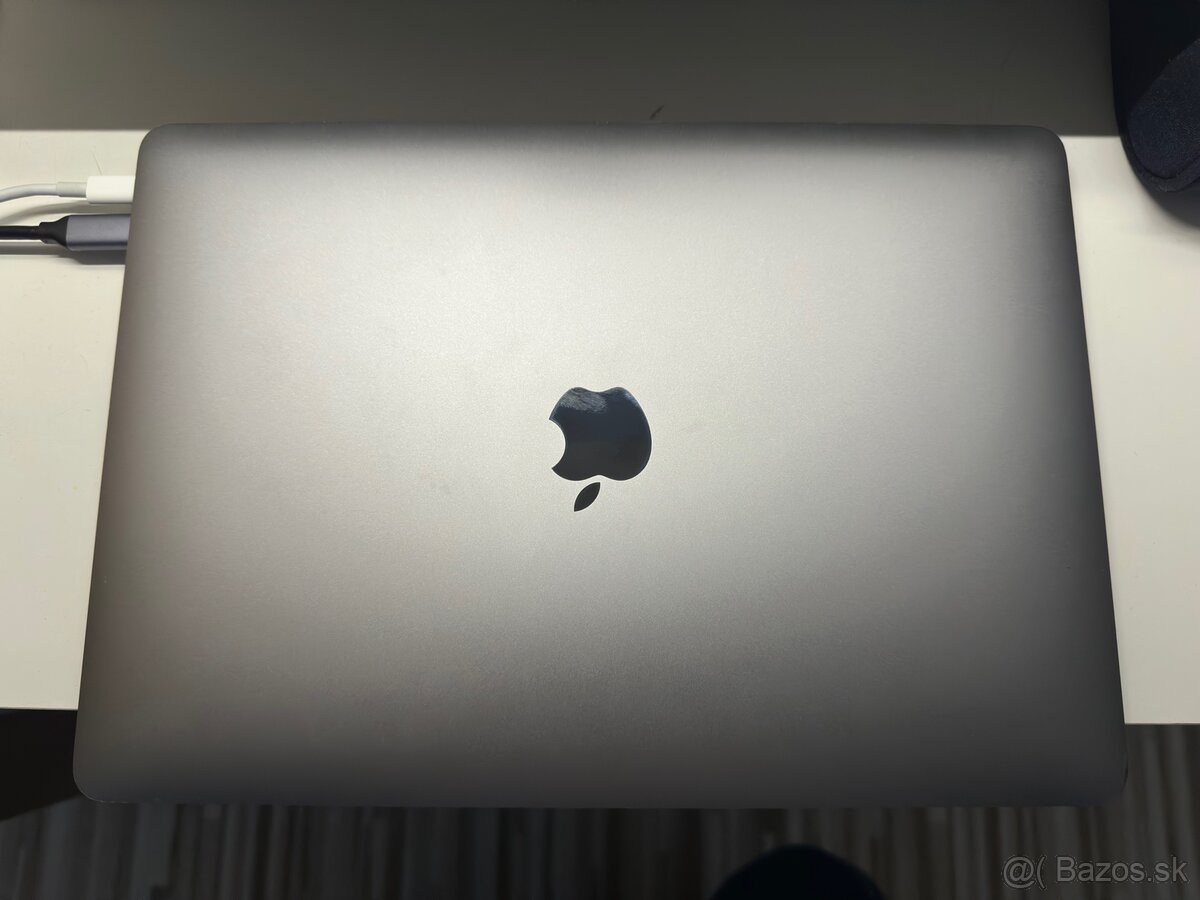 Macbook air m1(A2337) (rozbitý displej)