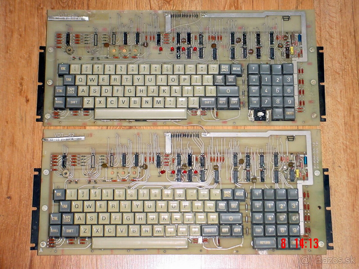 staré klávesnice z terminálu