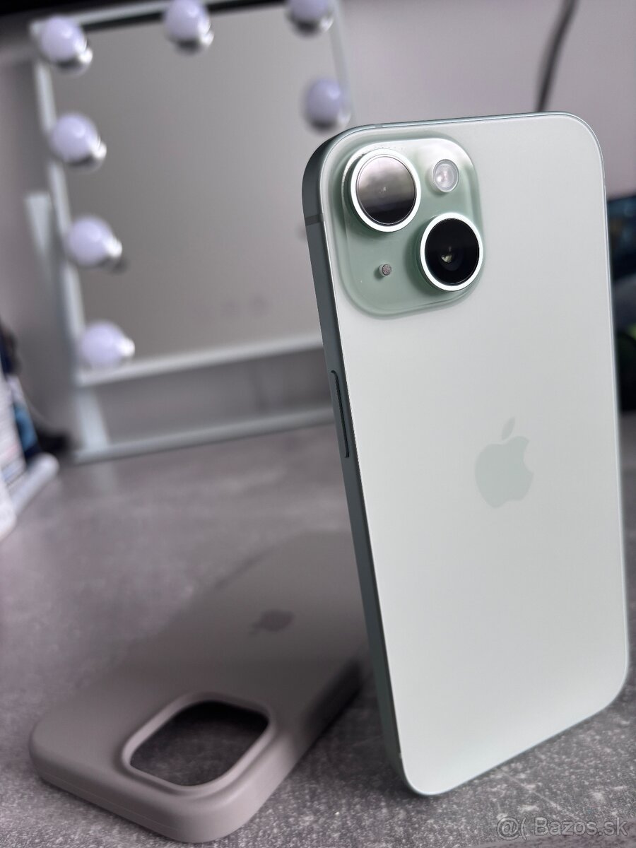 Apple iPhone 15 128GB zelený