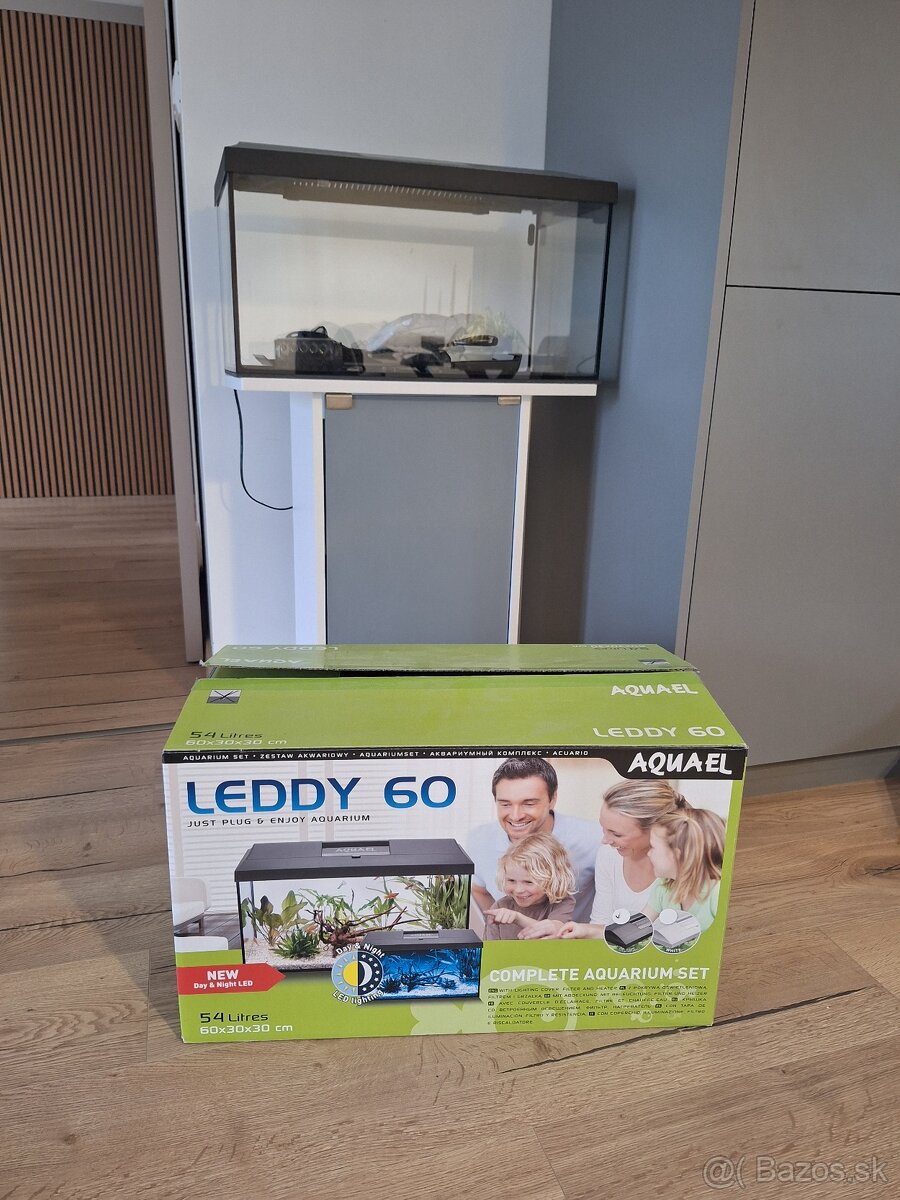 Predam 54l akvarium so skrinkou