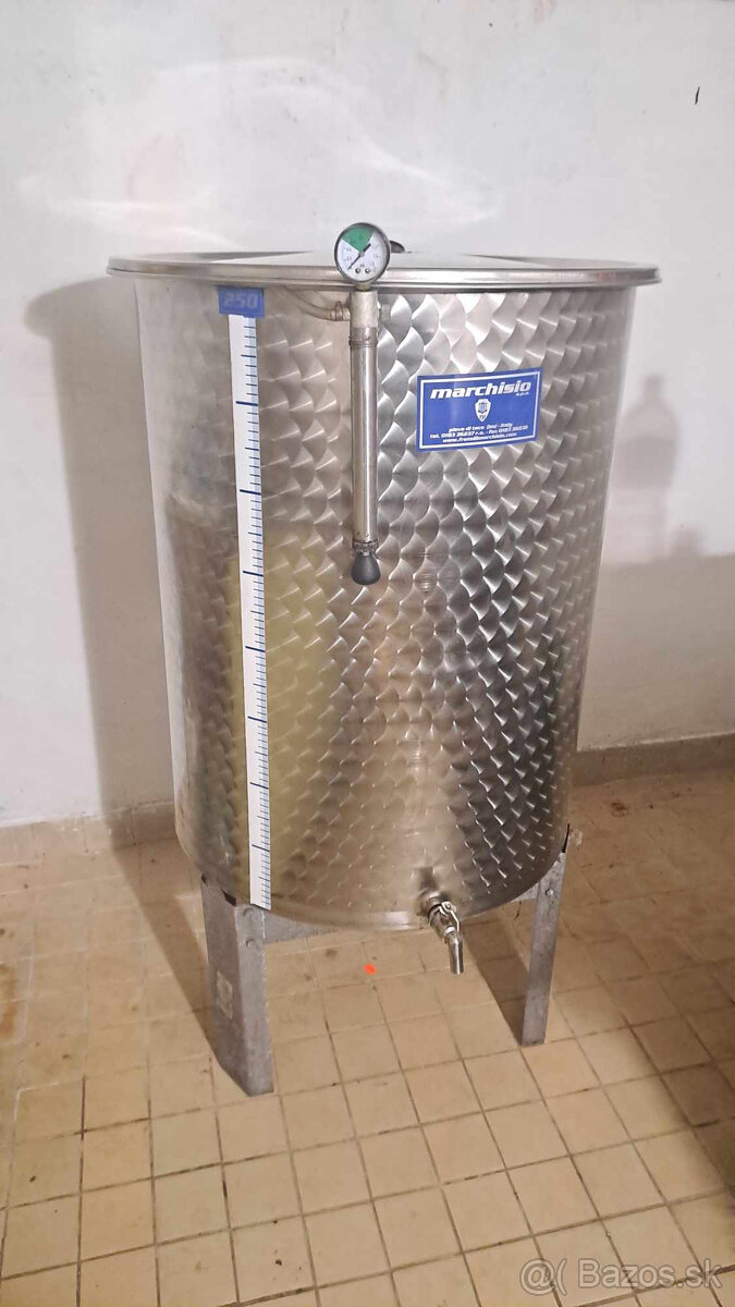 Nerezový sud s podstavcom 300l
