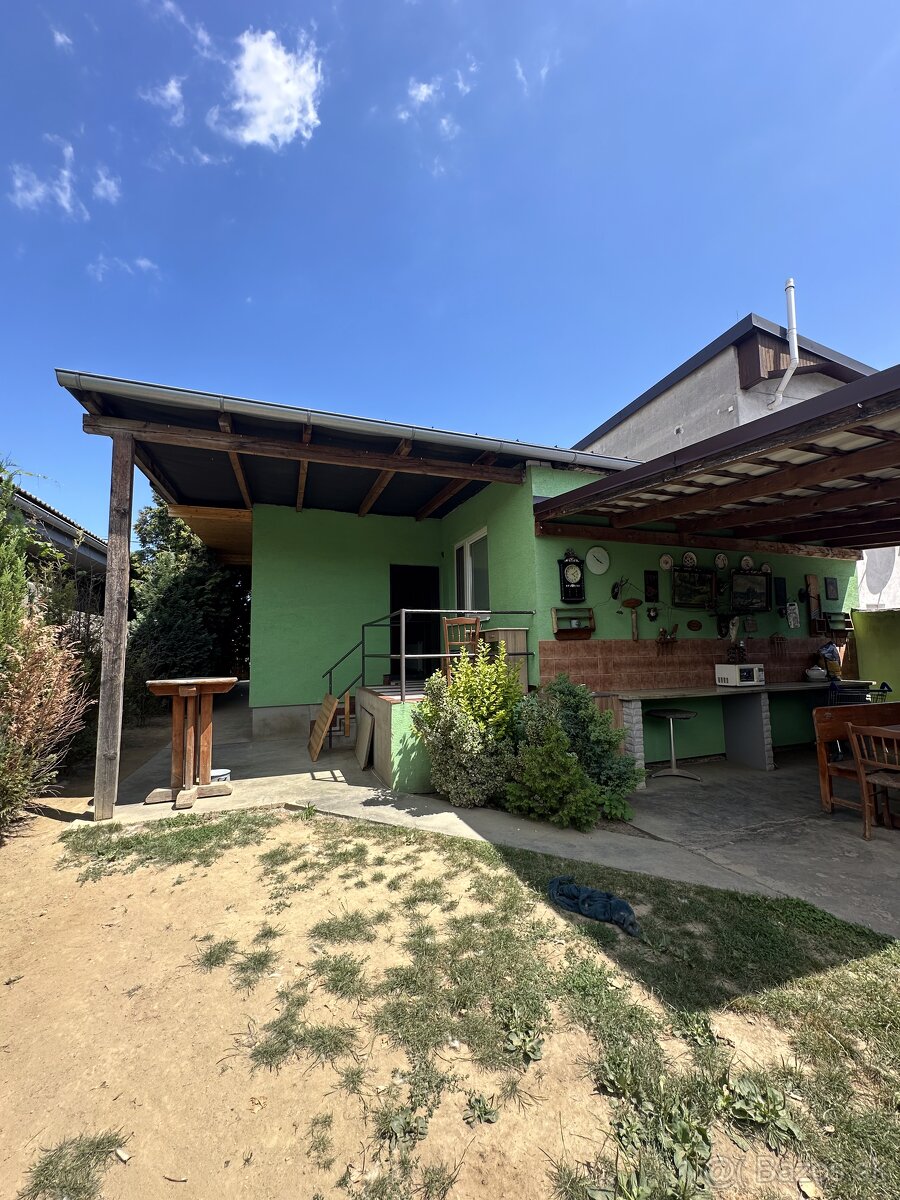 Na predaj starší 4-izbový rodinný dom s prístavbou v Košicia