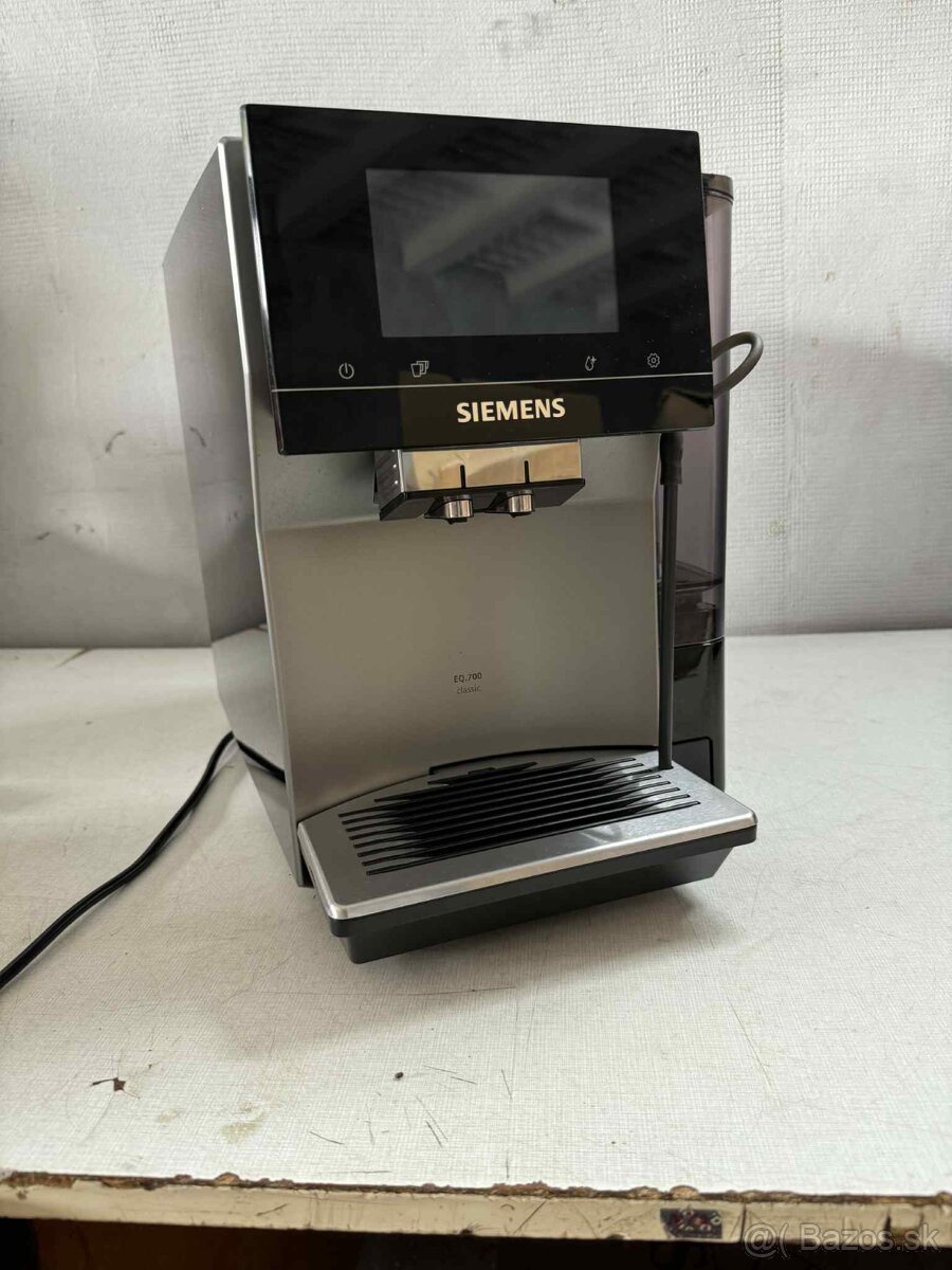 Siemens EQ.700 integral TP705D01 Automatický kávovar