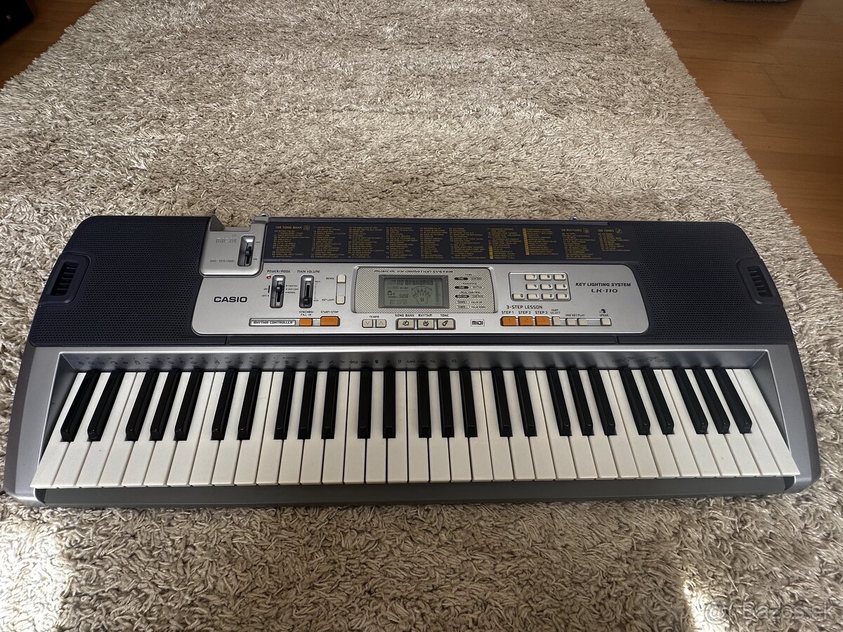 Elektronické klávesy Casio LK-110 – veľmi málo používané