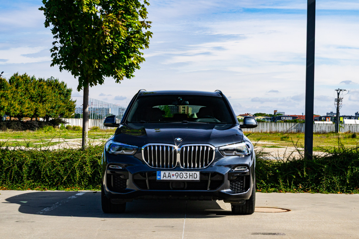 BMW X5 xDrive45e 290kW / TOP STAV / Harman/Kardon / FULL LED