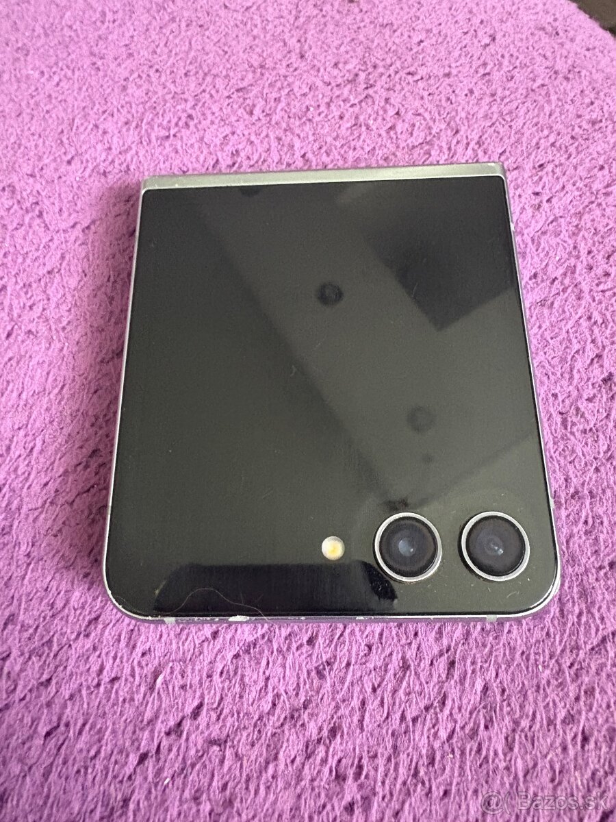 Samsung galaxy FLIP 5 256GB. + watch 5 pro 45mm.