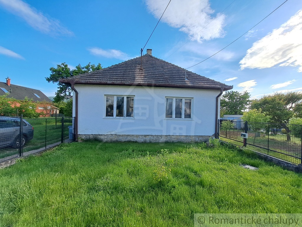 Dom v krásnej obci Podhorany s lesným prostredím, pozemok