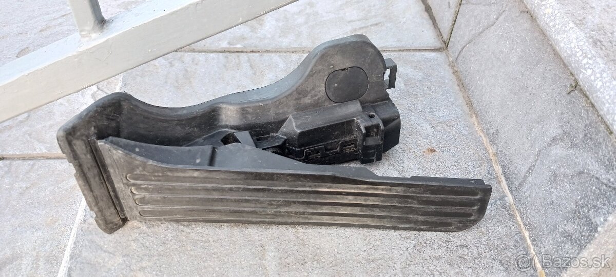 Predám plynový pedál Golf,Passat ,Octavia 2,Superb 2