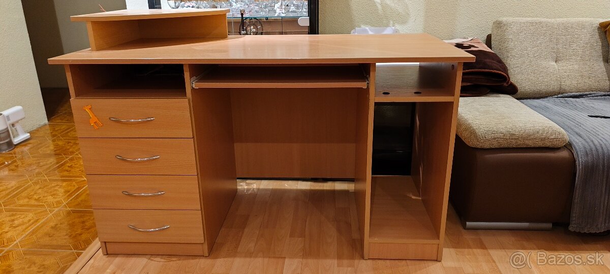 Počítačový písací stôl