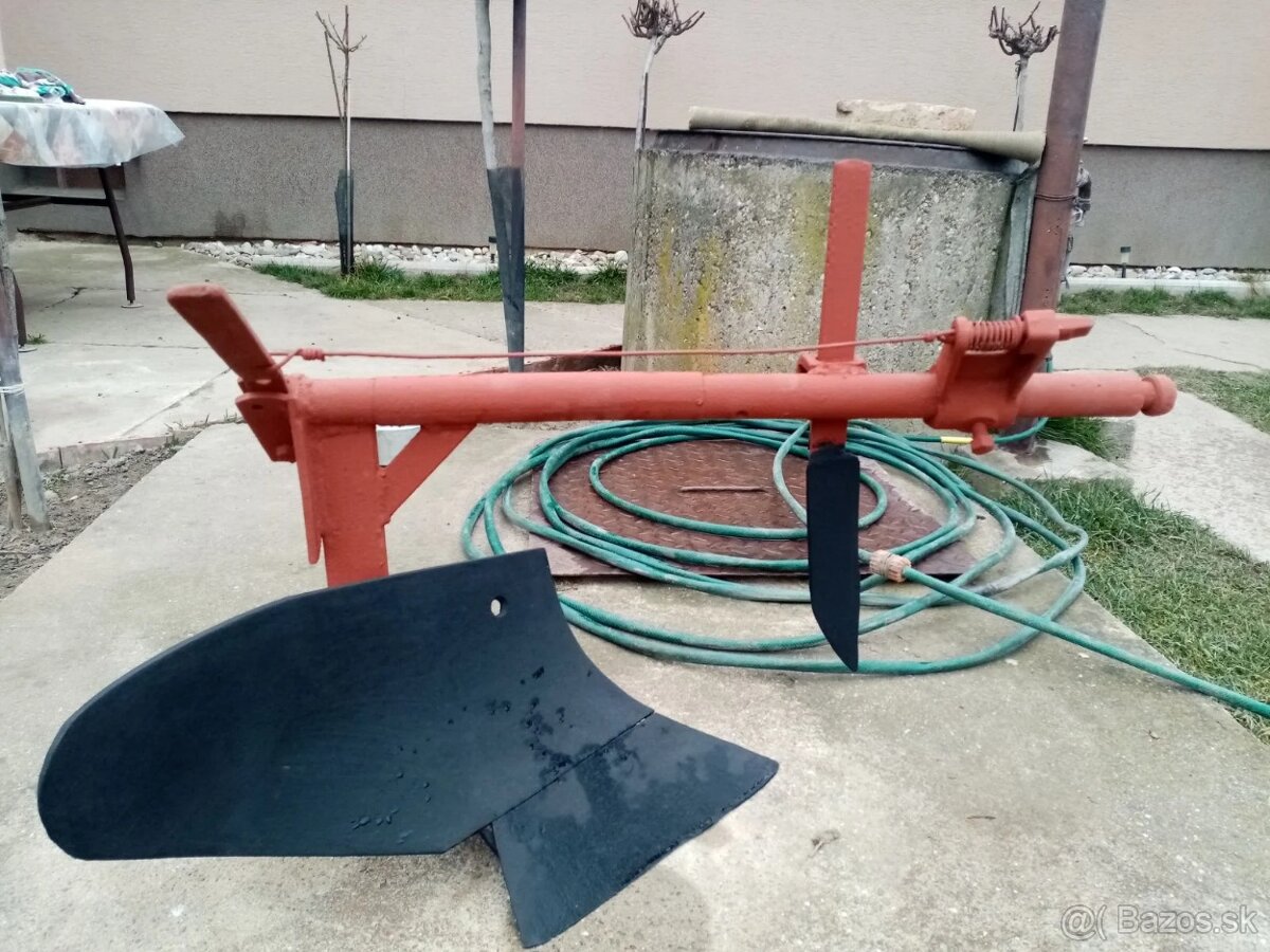 Jednoradličný pluh