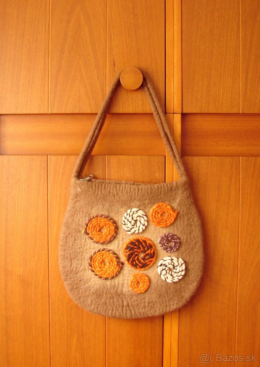 Pekná jesenná plstená handmade kabelka