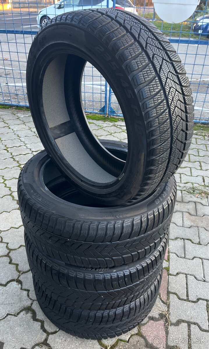 235/45 R18 Zimne Pirelli