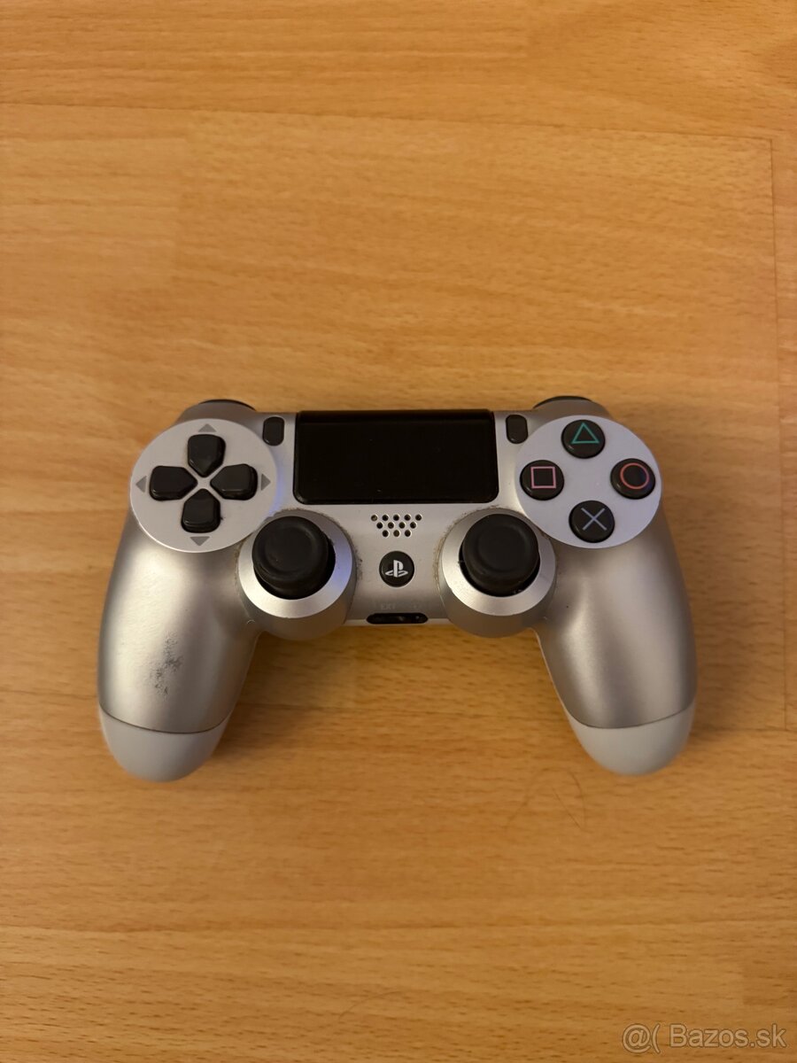 Ovladac na ps4 - dualshock SILVER