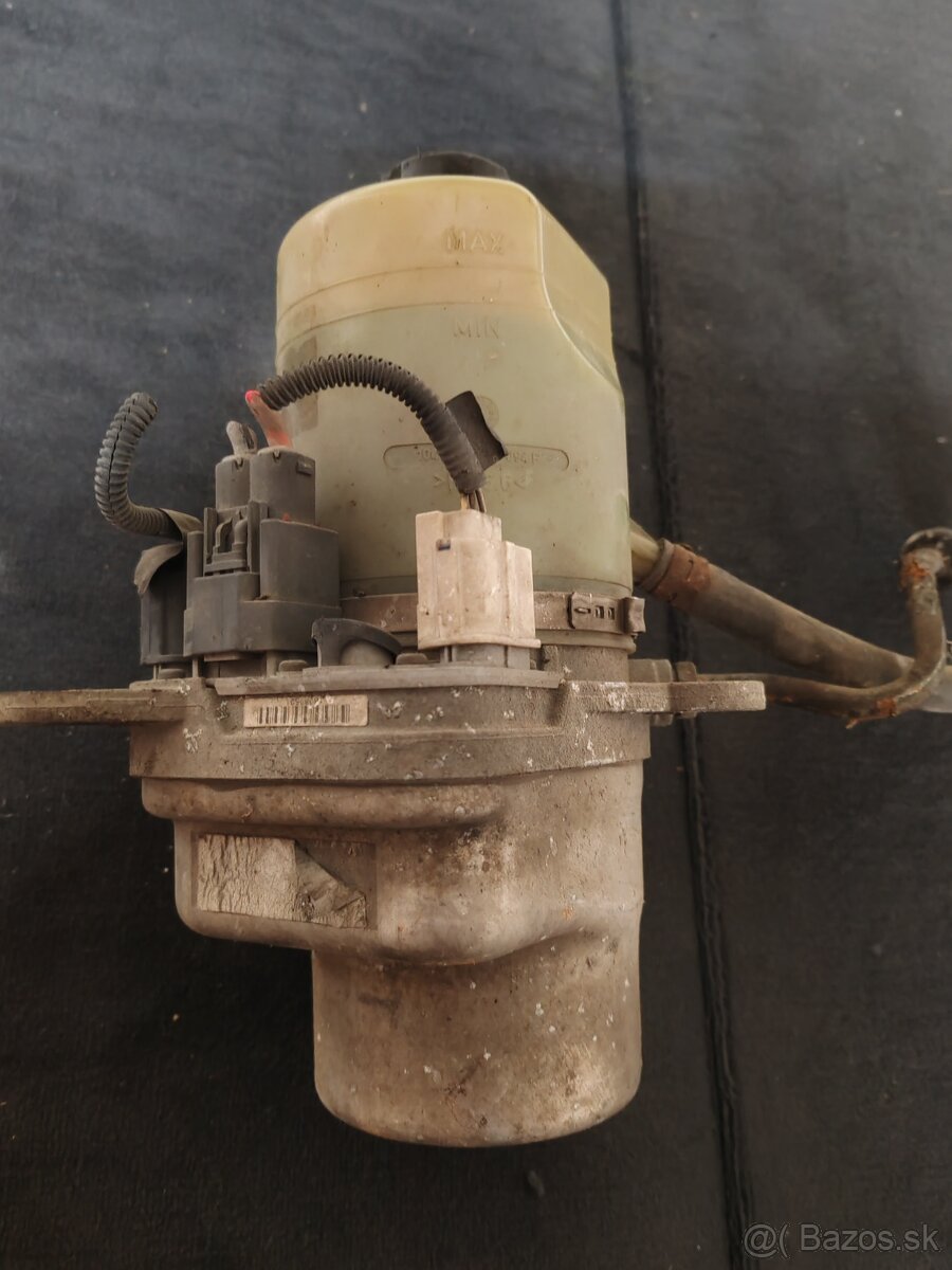 4M513K514CA Ford Focus 2 servočerpadlo