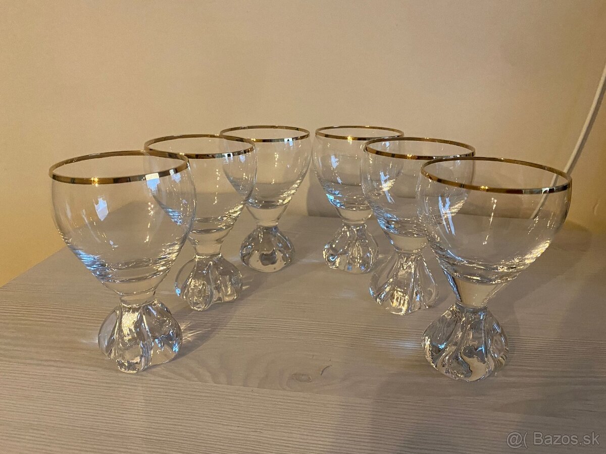 Sada krásnych pohárikov