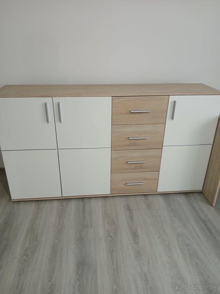 Predam komodu a stolik