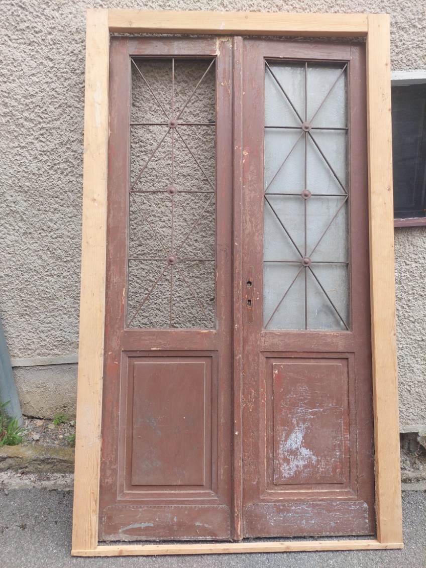 Predám starožitne vchodové dvere.