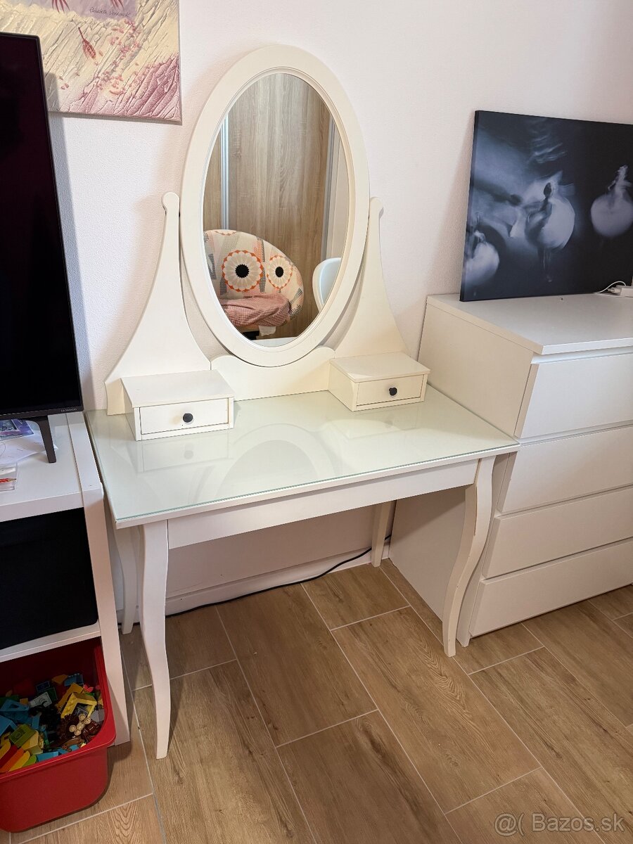 Kozmeticky stolik IKEA