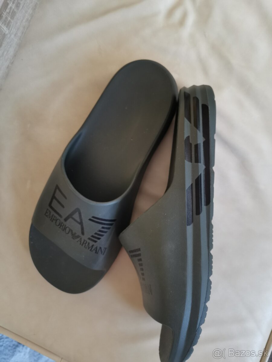 Pánske šľapky č 43 Armani, nenosené