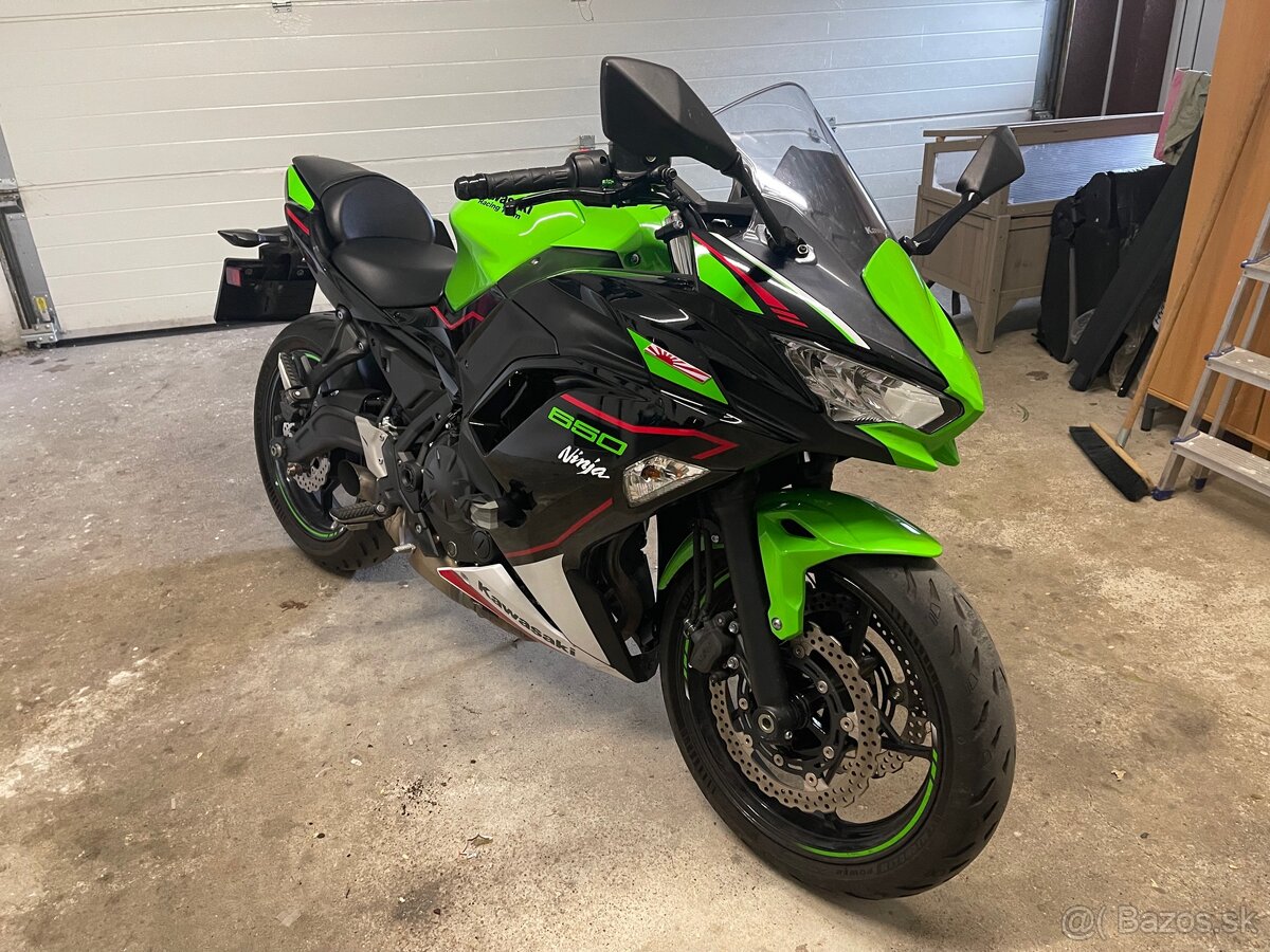 Kawasaki Ninja 650 akrapovich racing line