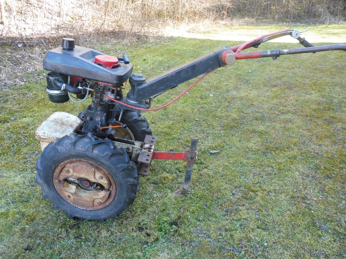 predám malotraktor vari systém, s náradím a príslušenstvom
