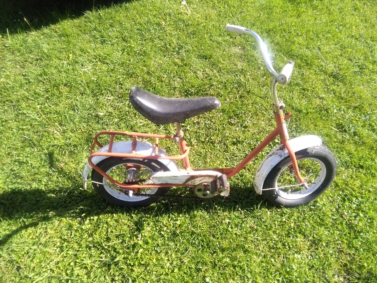 Bicykel retro minule storočie dekorácia dar