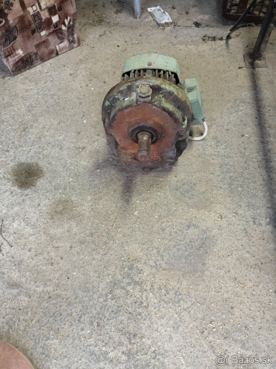 Predam elektromotor s prevodovkou