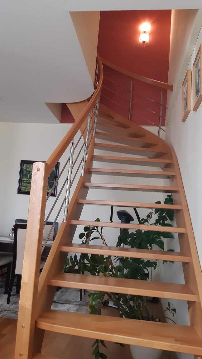 Predám masívne drevené schody
