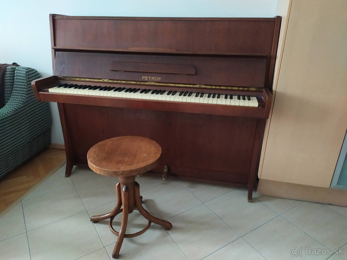 Klavír PETROF