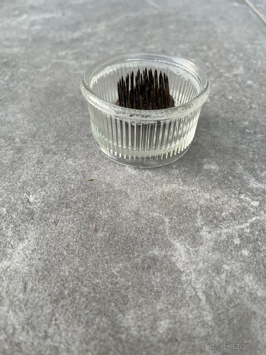 Predám oceľového ježka na aranžovanie kvetov