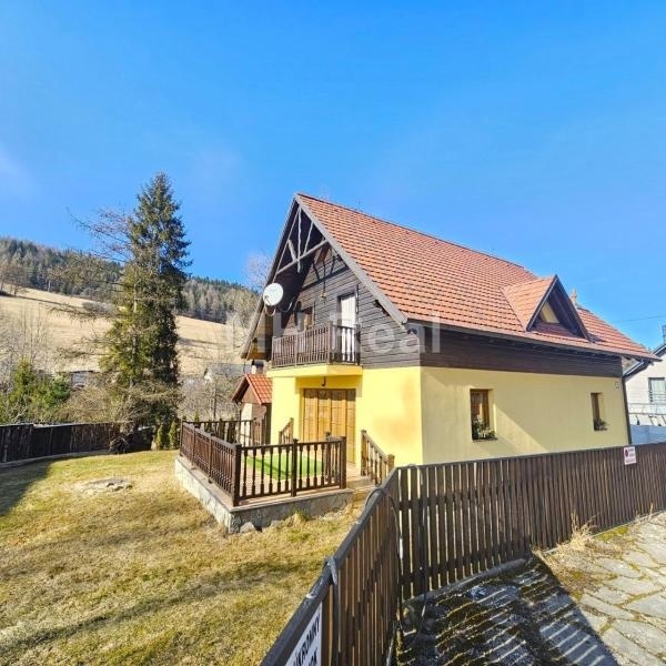 JEZERSKO - krásna zrekonštruovaná chalupa v lone prírody