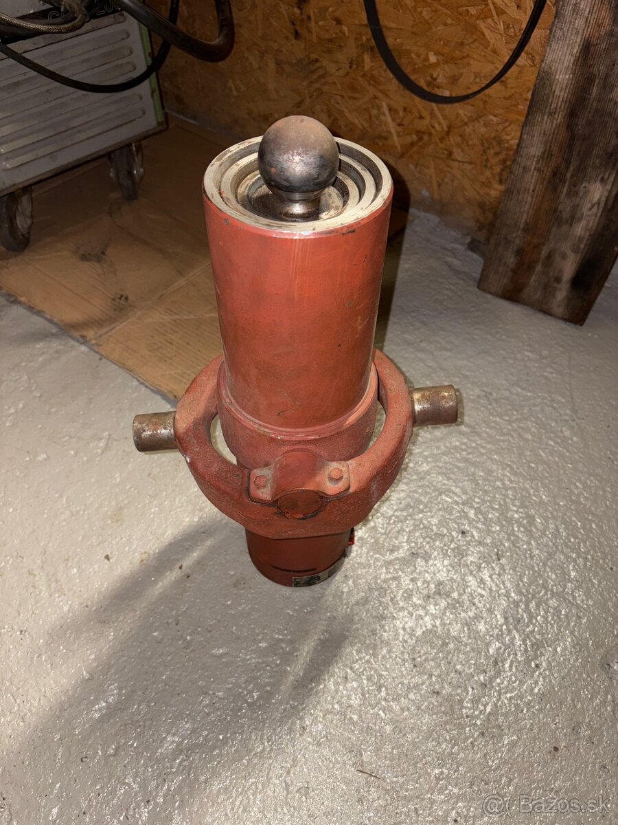 Kyper majler hydraulicky piest