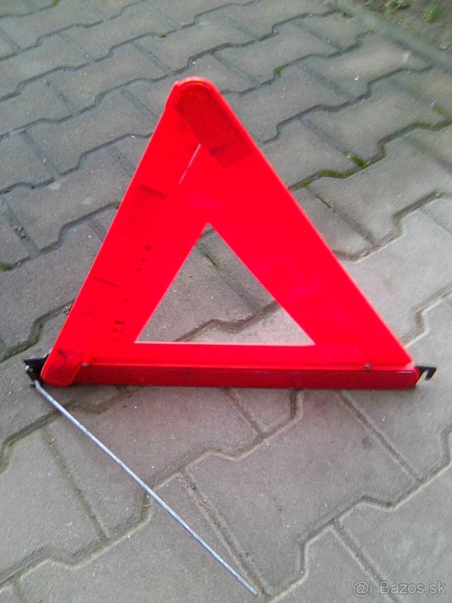 predam vystrazny trojuholnik do auta