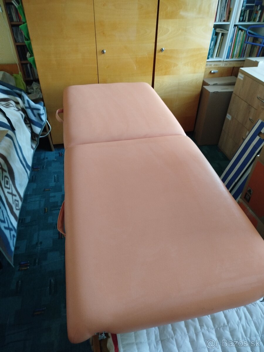 Masážny stôl
