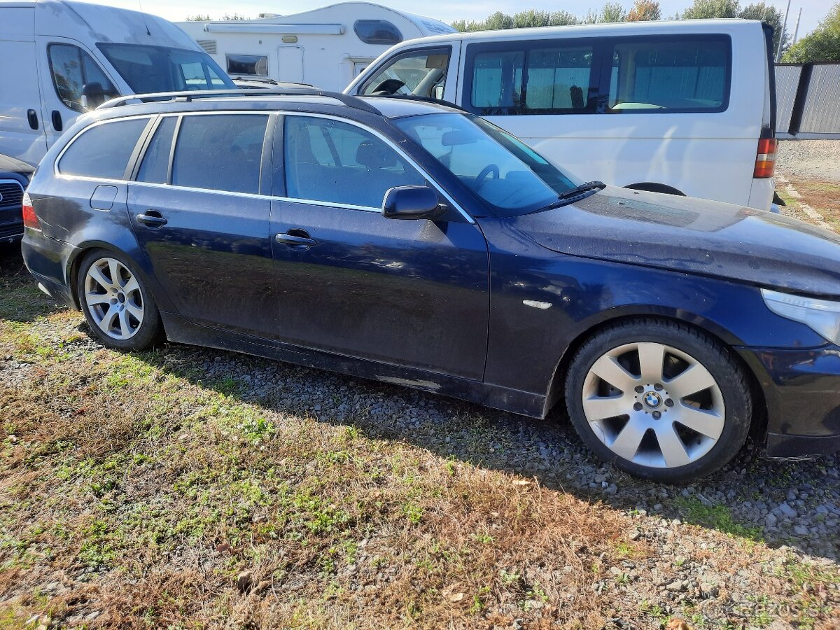 Rozpredam BMW E61 530D farba modra orienatal blau,