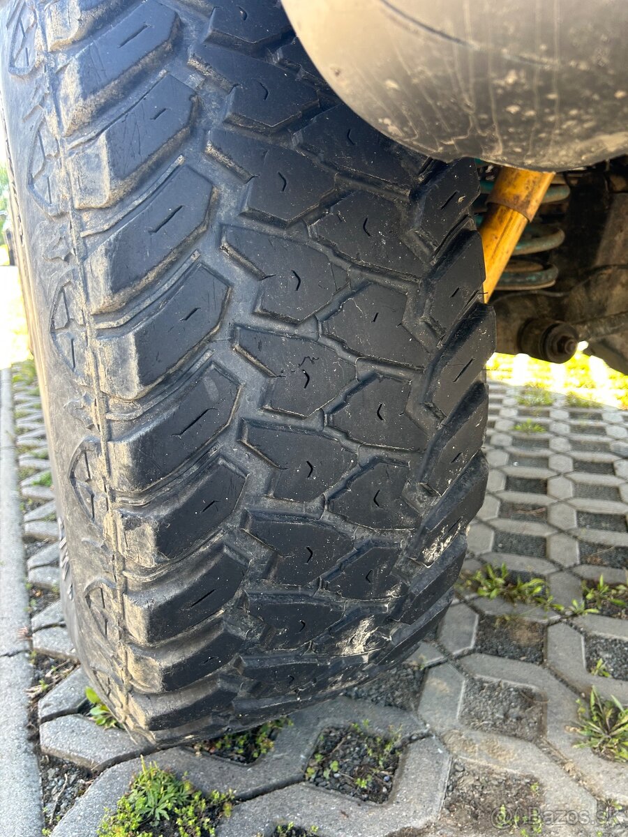 35x12,5 r15