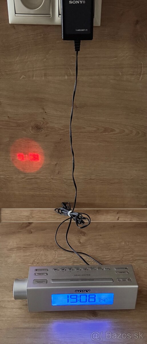 Predám rádiobudík Sony s projekciou