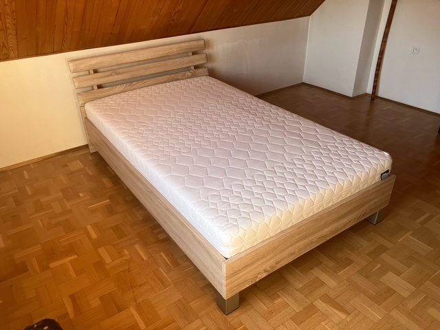 Študentská posteľ