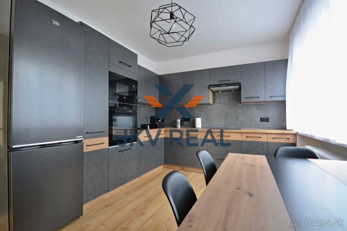 LUXUSNÝ, komplet zrekonštruovaný 2-izbový byt v centre mesta