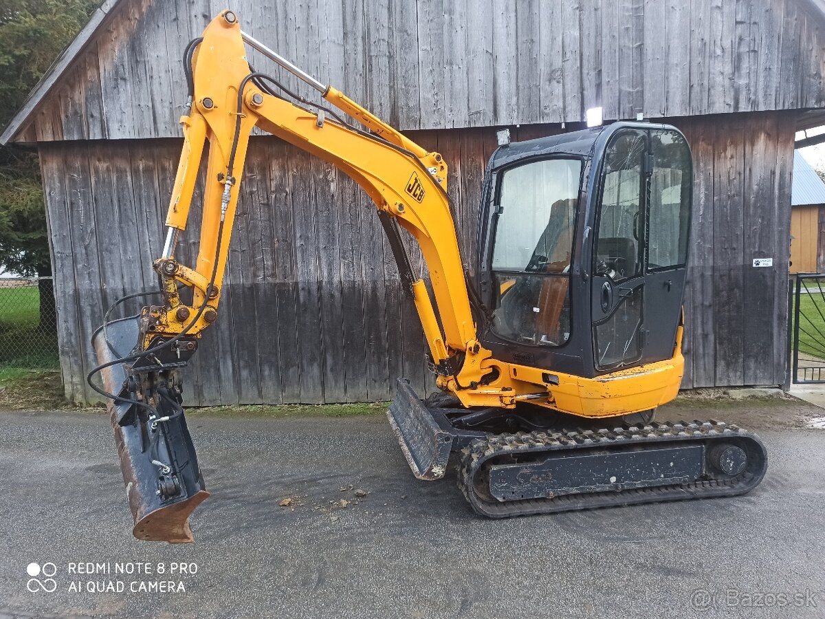 Mini bager Jcb 8025