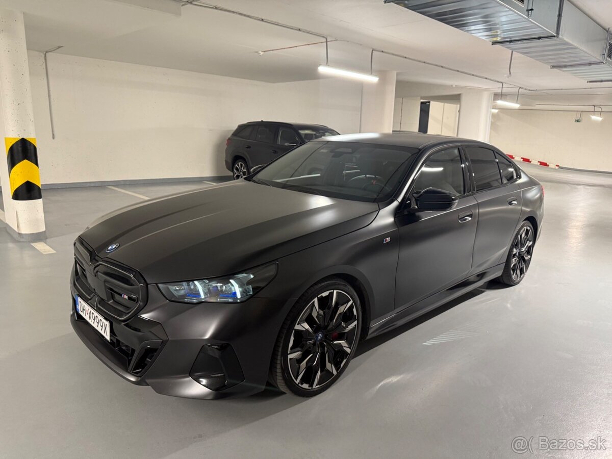 BMW i5 M60 xDrive B&W