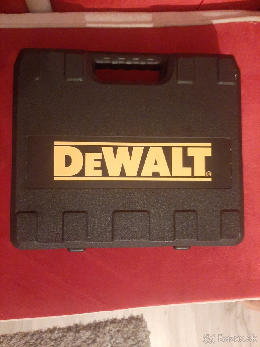 Predám AKU skrutkovač značka DEWALT