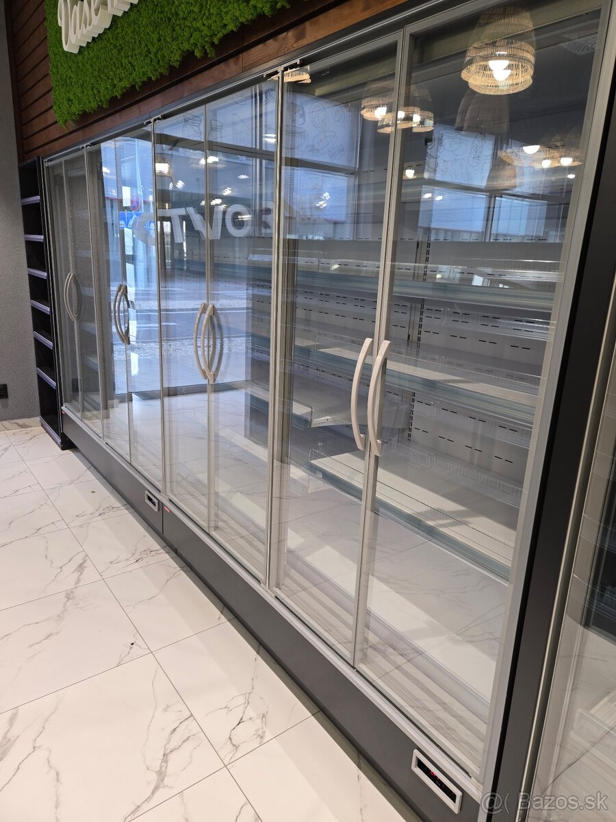 Prístenná chladiaca vítrina bez vstavaného agregátu