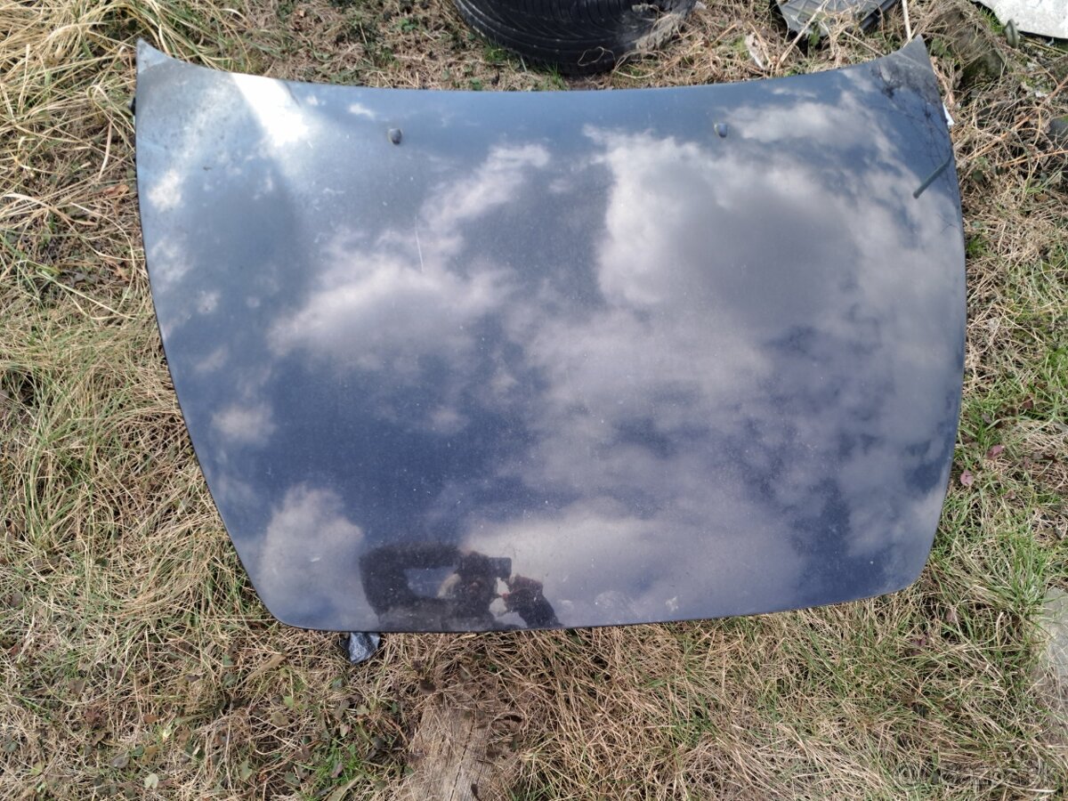 Volvo V50 predná kapota