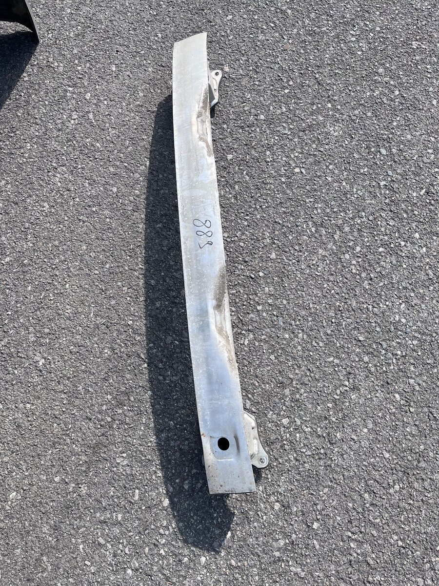 Audi A6 C7 sedan facelift predný aj zadný nárazník, výztuha