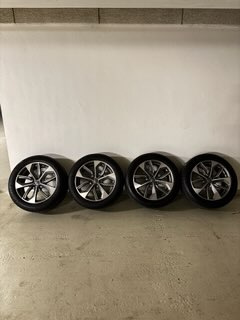 Originalne 20-palcove alu-disky + pneumatiky Audi E-tron.