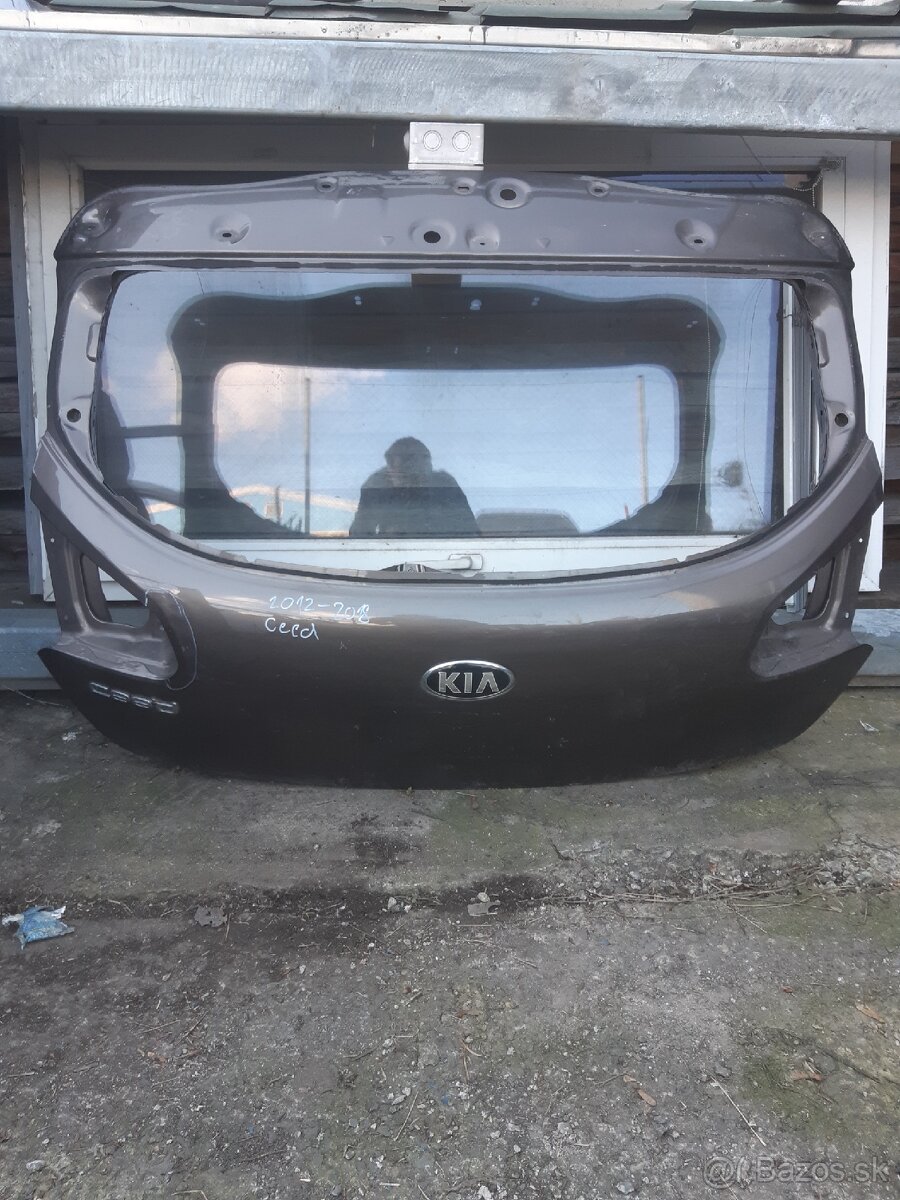 Zadna kapota kia ceed